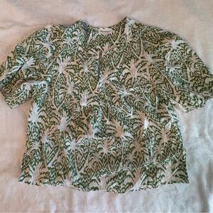 Green and White Patterned Women's Top size L Puff Sleeve